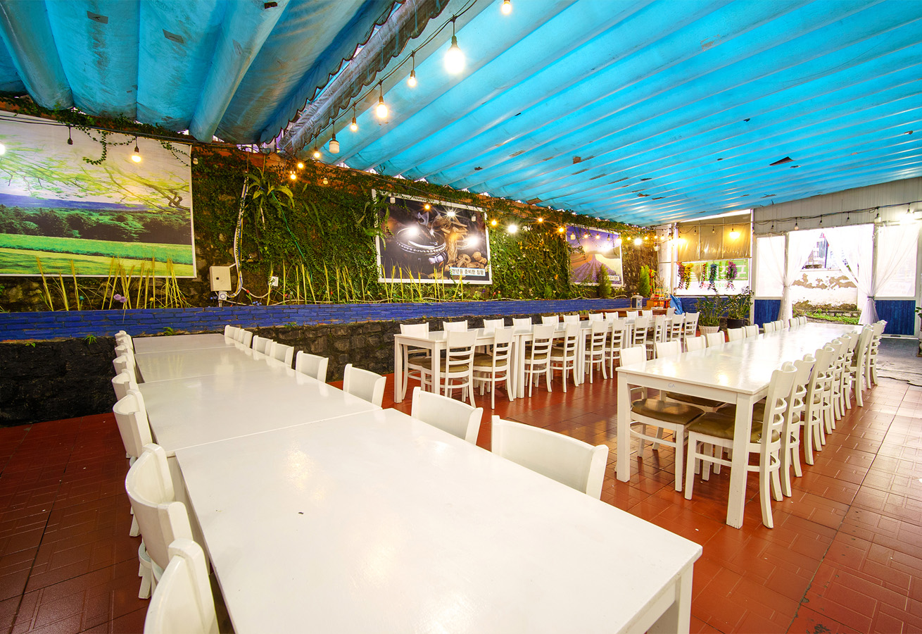 KHÔNG GIAN RỘNG LỚN, NHIỀU CÂY XANH