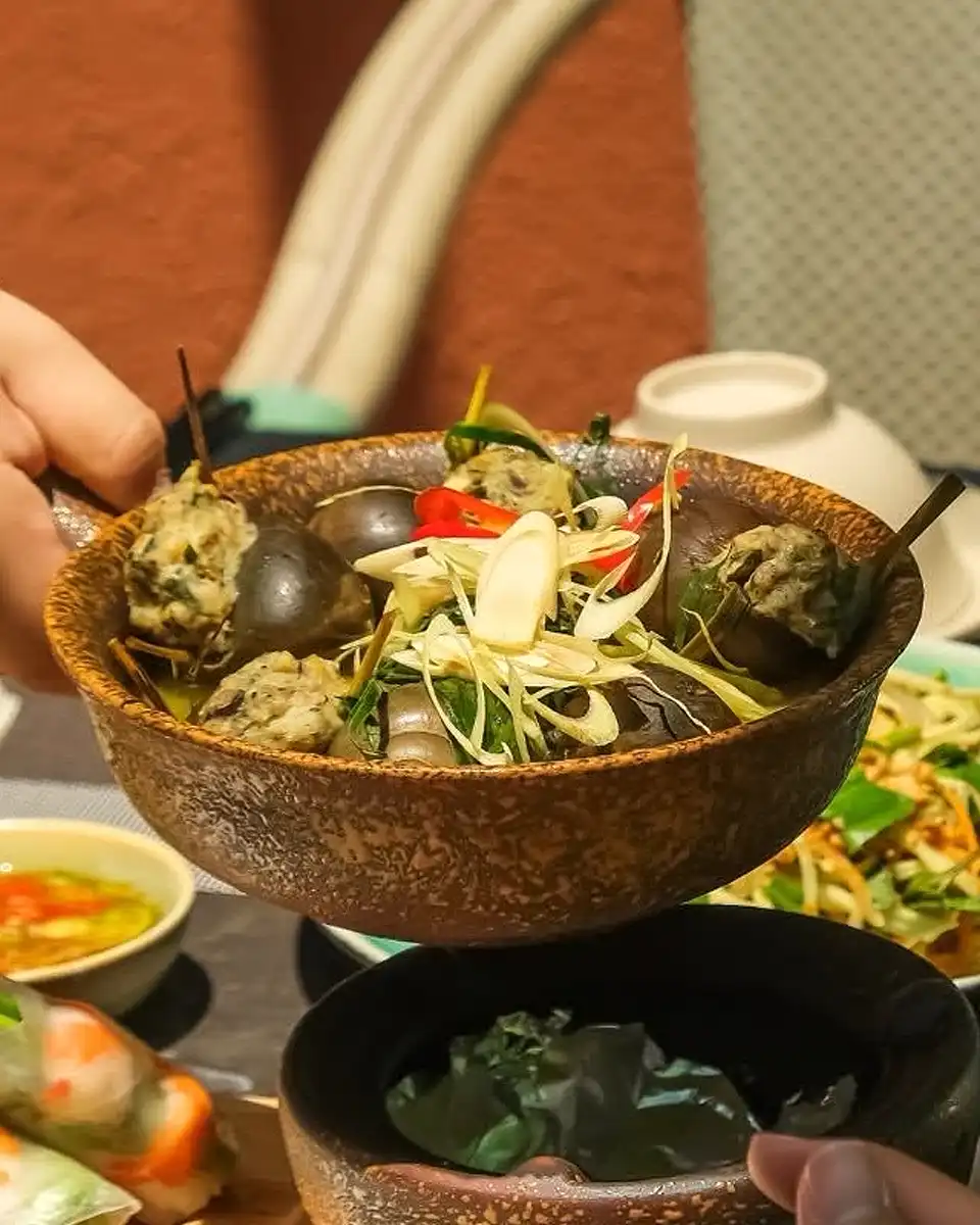 ỐC HỒ TÂY NHỒI THỊT CUỘN LÁ SẢ