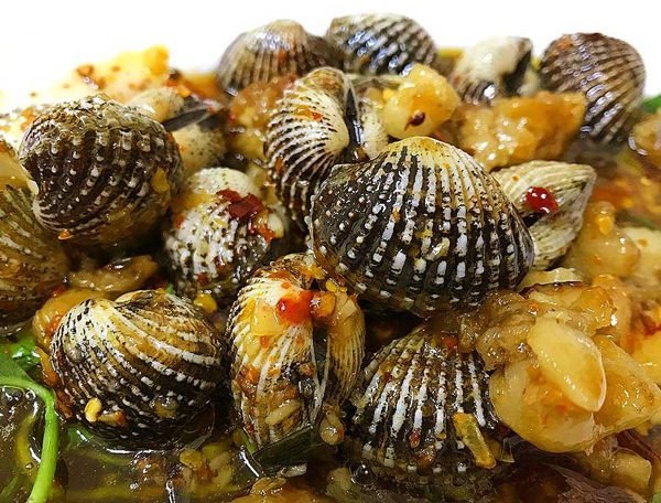 Sò huyết sông Roòn là đặc sản được du khách yêu thích