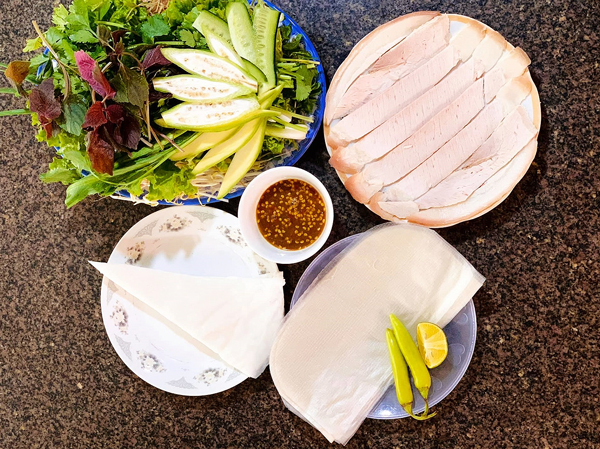 Bánh tráng cuốn thịt heo