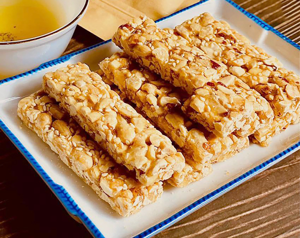 Kẹo đậu phộng Làng Nguyễn