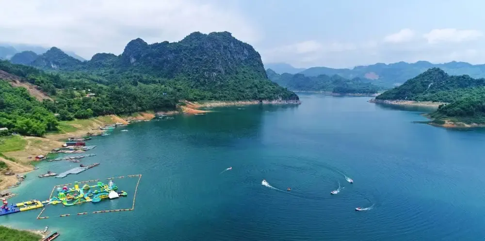 Hồ thủy điện Hòa Bình